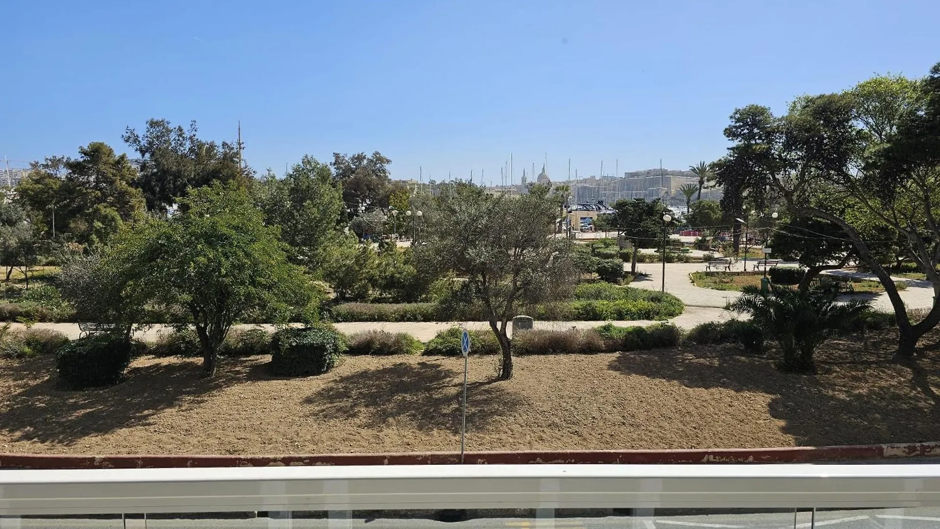 013 Seafront 2 Bedroom Apt In Gzira