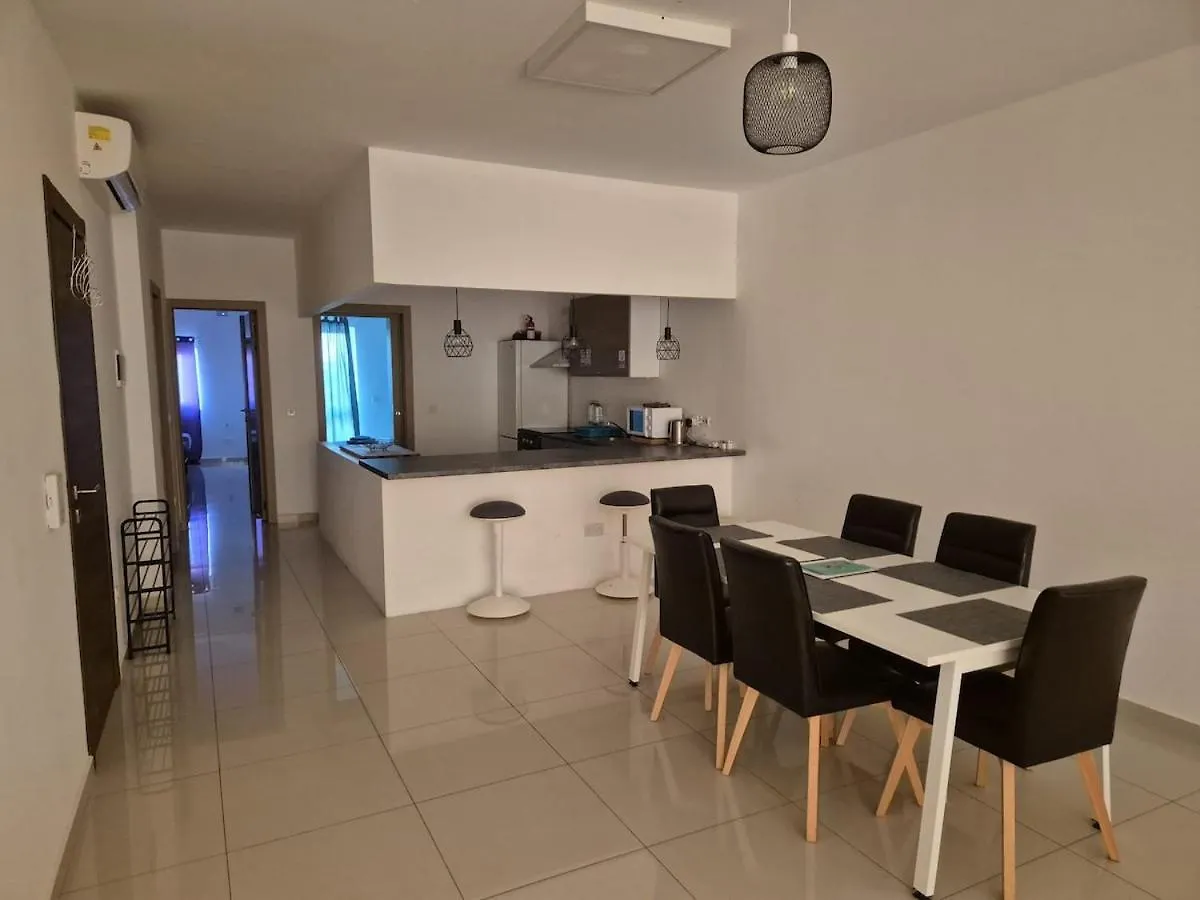 013 Seafront 2 Bedroom Apt In Gzira Apartment