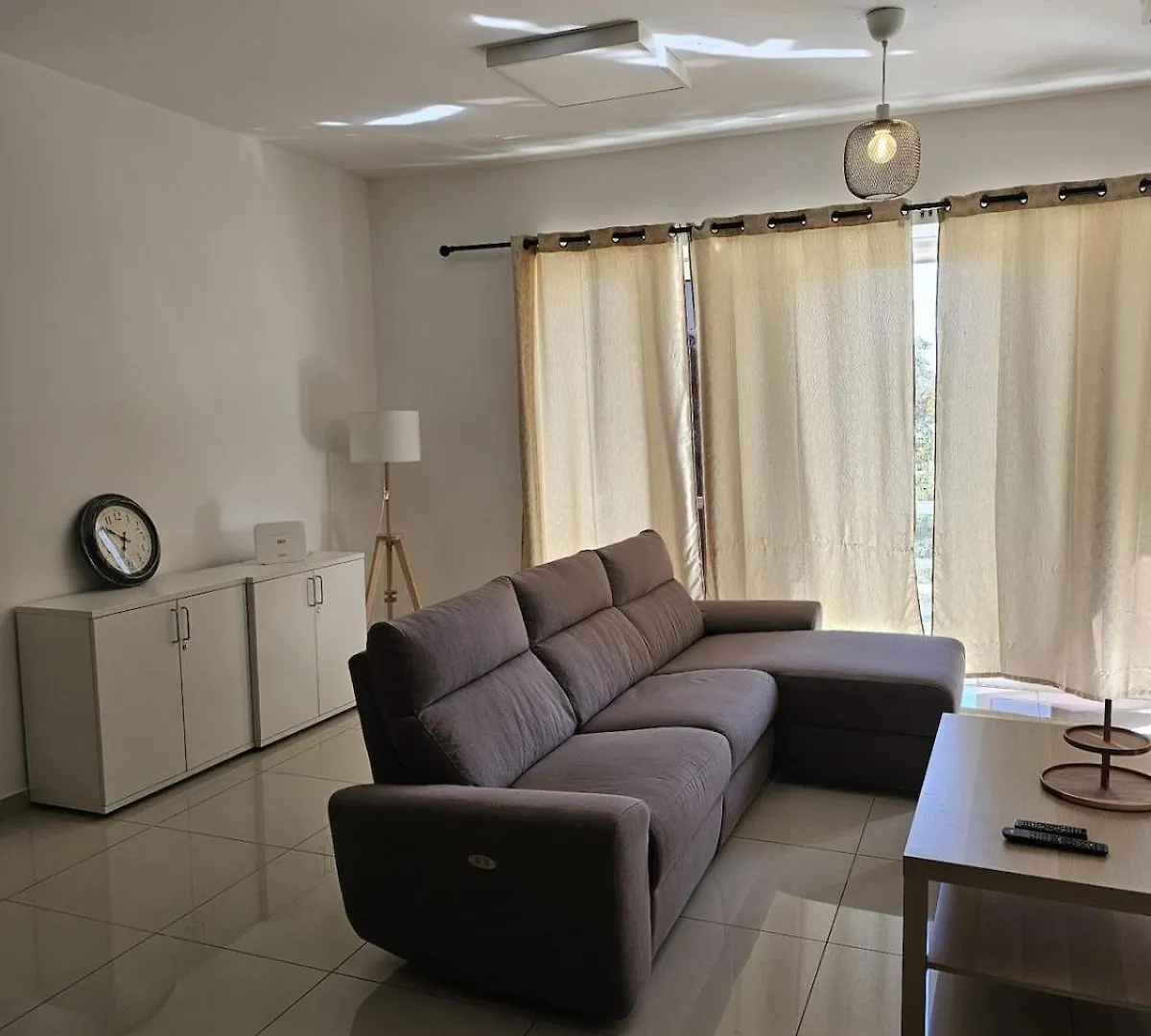 013 Seafront 2 Bedroom Apt In Gzira